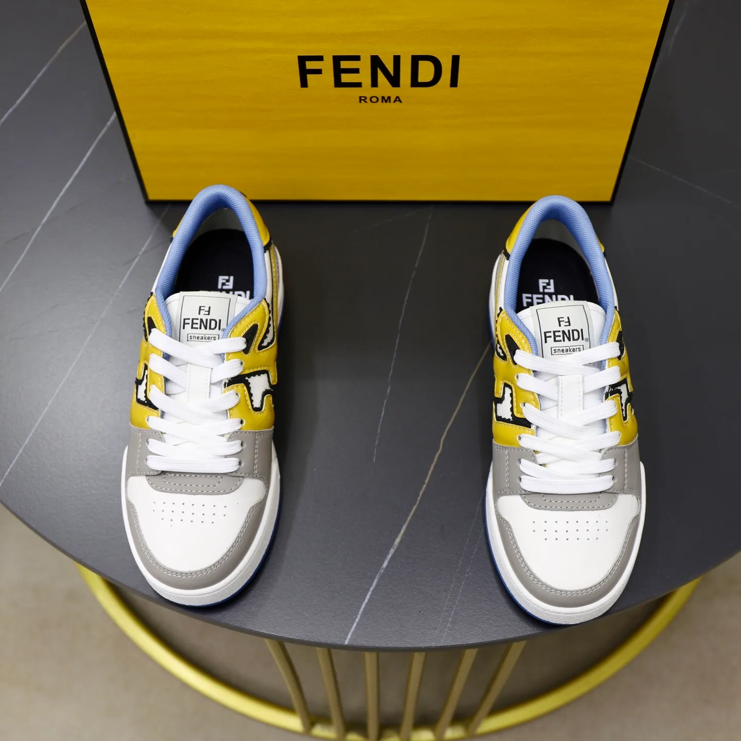 Ex-factory price: 640🔥Couple model (top original order) Brand: FENDI Size: 35-44 (customized for men 38 and 45) Grade: original order quality High version Material: Imported original cowhide stitching ➕ High-quality and comfortable lining Original TPU lightweight anti-slip outsole Style category: Travel fashion casual shoes Versatile trend
